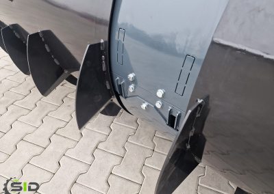 Rozgarniacz do pryzm