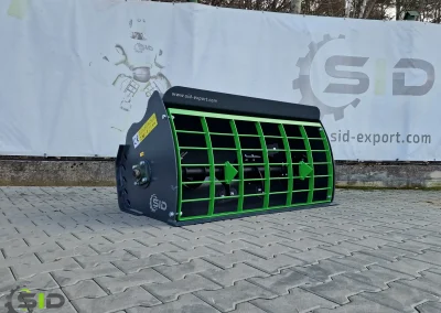 Mieszalnik do betonu AMR mini SID z rurą spustową podczas pracy na budowie