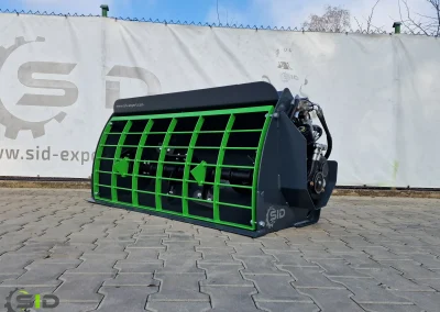 Mieszalnik do betonu AMR mini SID z rurą spustową podczas pracy na budowie