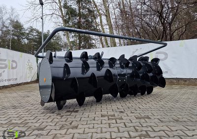 Rozgarniacz do pryzm