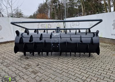 Rozgarniacz do pryzm