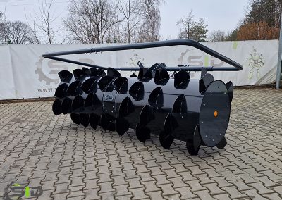 Rozgarniacz do pryzm