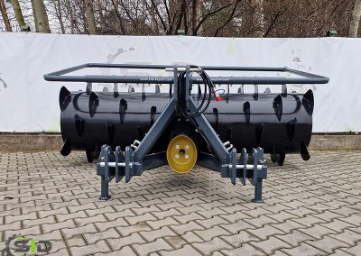 Rozgarniacz do pryzm